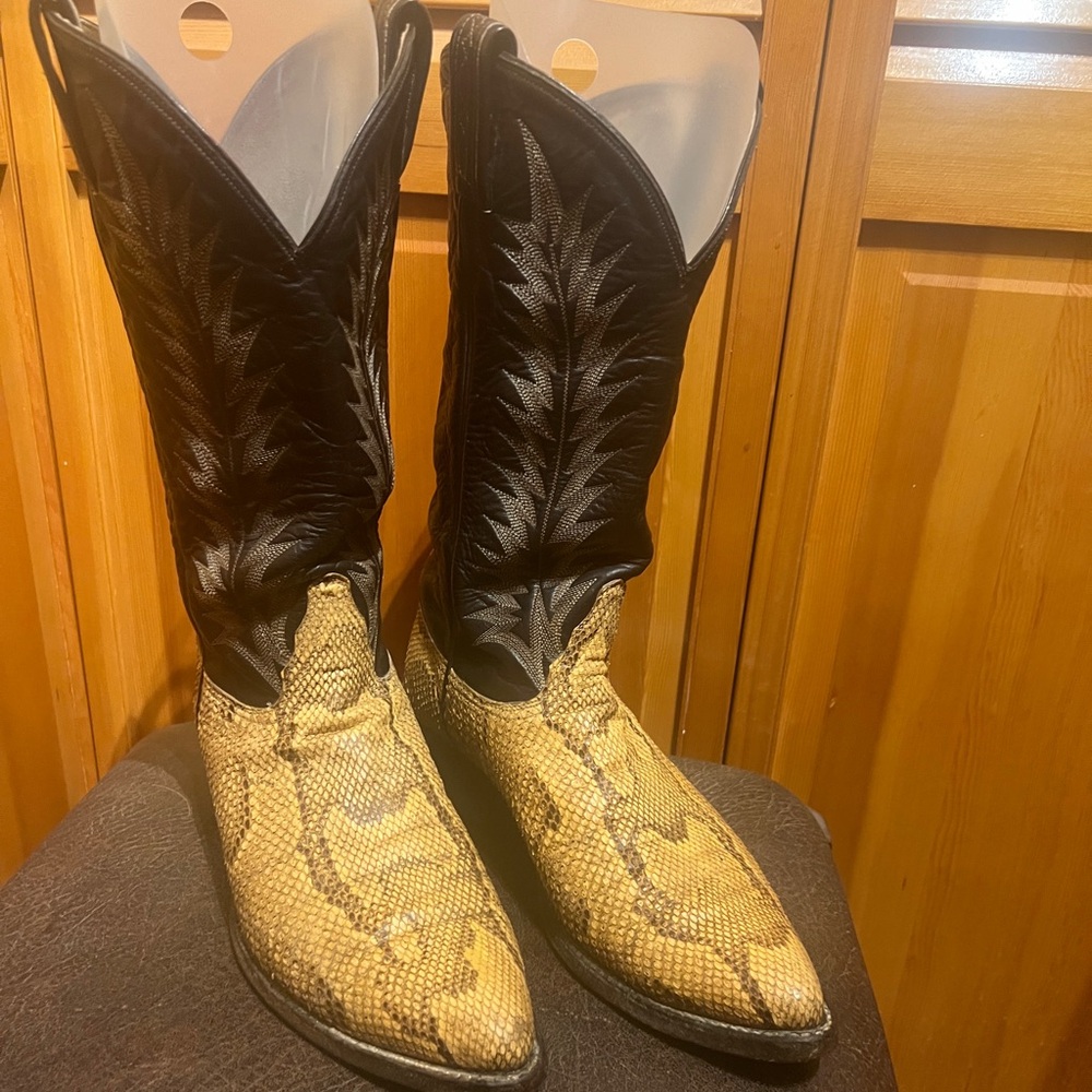 Tony Lama Gold Label Python 9.5D Belly Cut